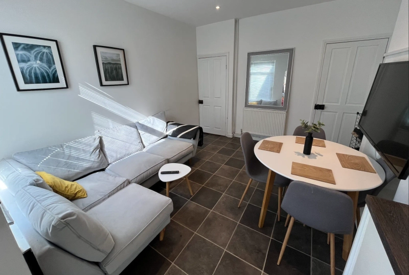 Scorer St - 2 Bed Student House - Thumbnail 1